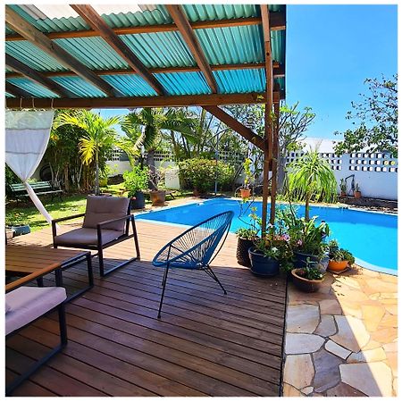 Ti Case Fleurie * Piscine * Jardin Tropical サン・ル エクステリア 写真