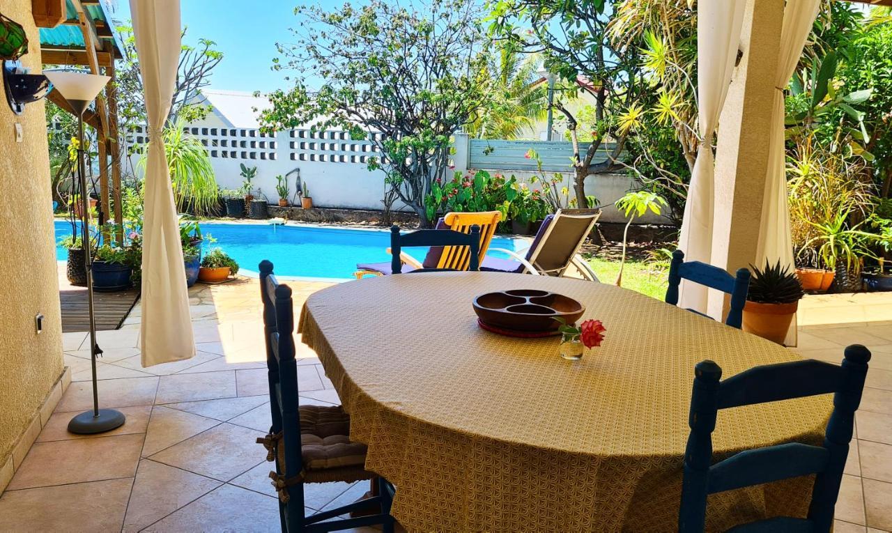 Ti Case Fleurie * Piscine * Jardin Tropical サン・ル エクステリア 写真