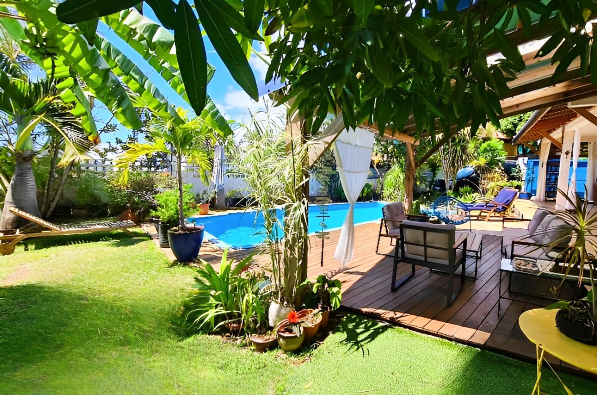 Ti Case Fleurie * Piscine * Jardin Tropical サン・ル エクステリア 写真